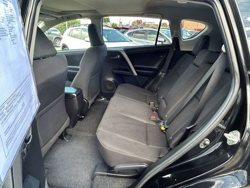 Used 2018 Toyota RAV4 XLE AWD/4WD image 19