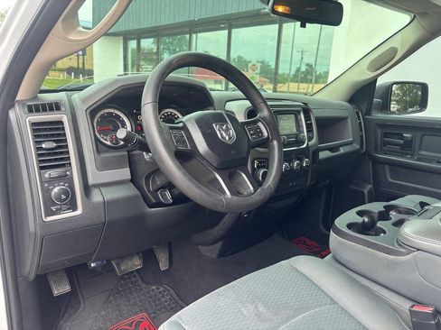Used 2016 RAM 1500 Express RWD image 16