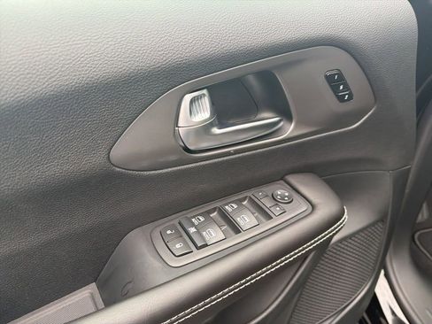 New 2026 Chrysler Pacifica Select image 21