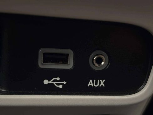 Used 2020 Chrysler Pacifica Touring-L FWD image 30