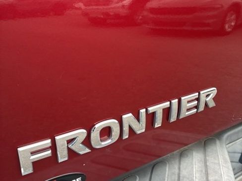 Used 2017 Nissan Frontier SV image 11