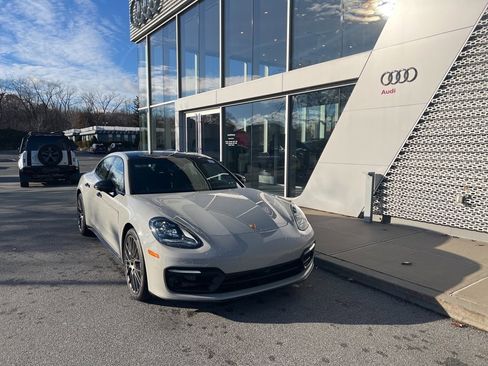 Used 2023 Porsche Panamera 4 Platinum Edition image 3