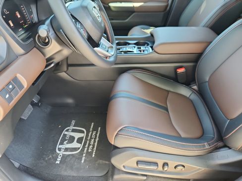Certified 2026 Honda Pilot TrailSport image 10