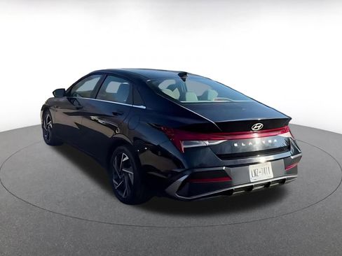 Used 2025 Hyundai Elantra SEL image 10