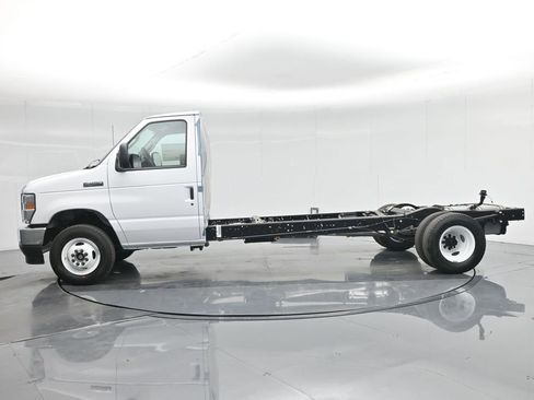 New 2026 Ford E-450 and Econoline 450 Super Duty w/ Power Equipment Group image 20