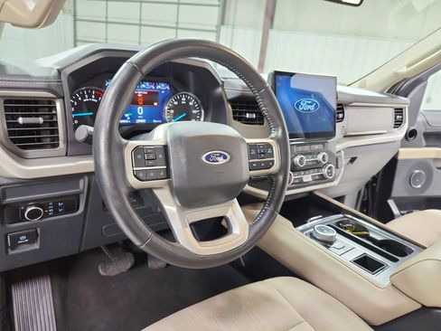 Used 2024 Ford Expedition XLT RWD image 18