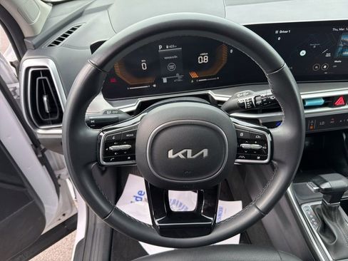 Used 2024 Kia Sorento S image 16
