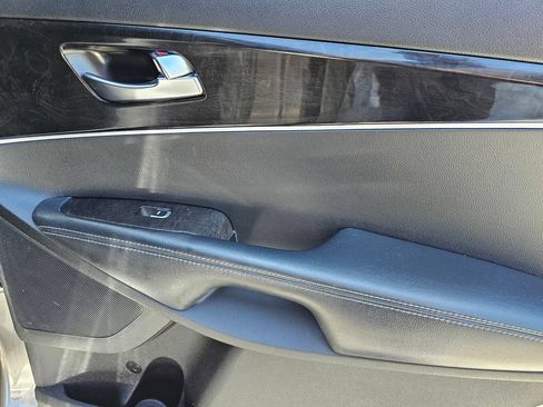 Used 2017 Kia Sorento FWD image 14