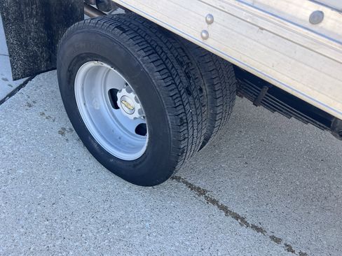 Used 2015 Chevrolet Express 3500 Extended image 4