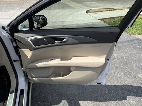 Used 2017 Lincoln MKZ Premiere FWD image 9