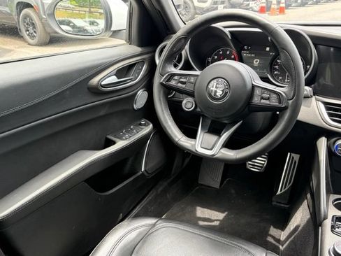 Used 2023 Alfa Romeo Giulia Ti AWD/4WD image 45