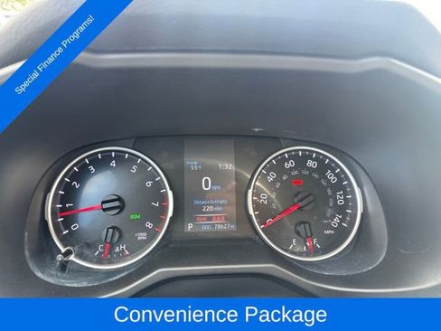 Used 2022 Toyota RAV4 XLE AWD/4WD image 18