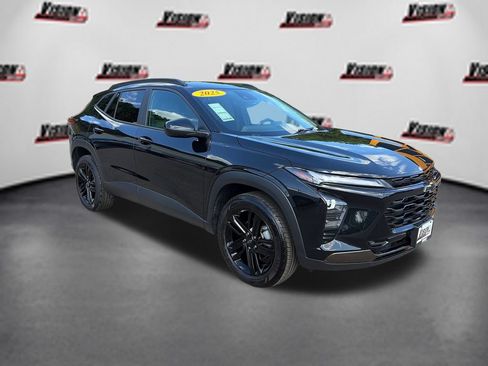 Used 2025 Chevrolet Trax ACTIV w/ Driver Confidence Package FWD image 3