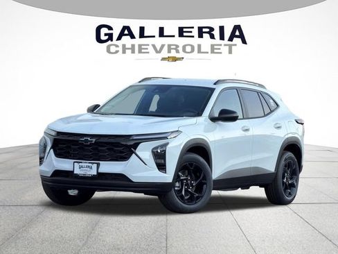 New 2026 Chevrolet Trax LT w/ Driver Confidence Package FWD image 2