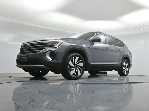 Used 2025 Volkswagen Atlas SEL image 48