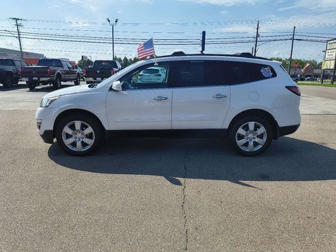 Used 2017 Chevrolet Traverse LT w/ Style and Technology Package FWD image 30
