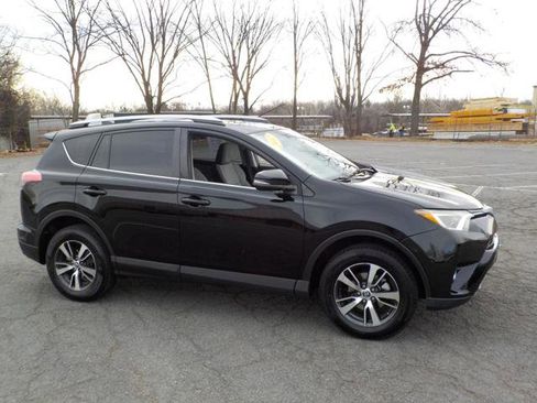 Used 2017 Toyota RAV4 XLE image 4