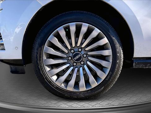 Used 2018 Lincoln Navigator L Reserve w/ Technology Package image 9