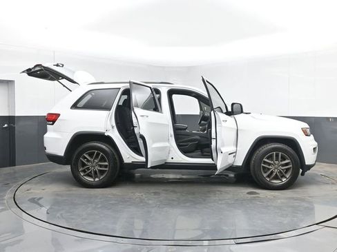 Used 2017 Jeep Grand Cherokee Laredo AWD/4WD image 50