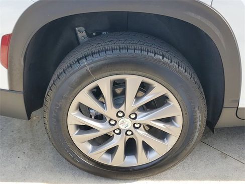 Certified 2026 Buick Enclave Preferred image 7