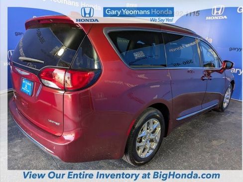 Used 2018 Chrysler Pacifica Limited image 4