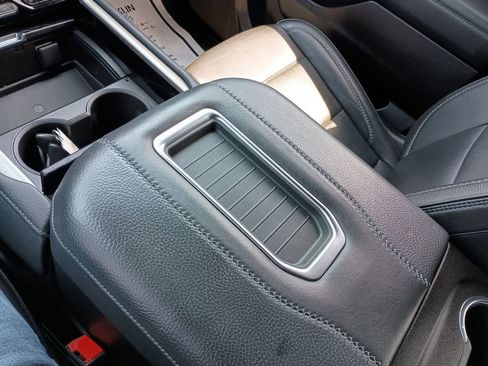 Used 2021 GMC Yukon Denali image 27