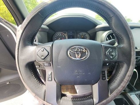Used 2020 Toyota Tacoma TRD Off-Road w/ TRD Premium Off Road Package AWD/4WD image 38