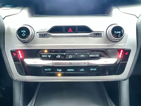 Used 2023 Ford Explorer XLT image 20