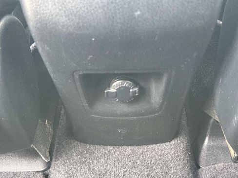 Used 2018 Toyota RAV4 LE FWD image 15