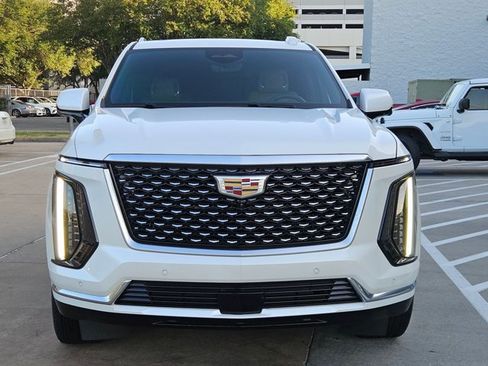 Used 2025 Cadillac Escalade Premium Luxury AWD/4WD image 2