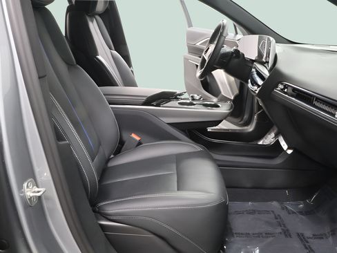Used 2025 Cadillac Lyriq Luxury w/ LPO, Floor Liner Package AWD/4WD image 31