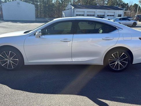 Used 2024 Lexus ES 350 w/ Premium Package image 8