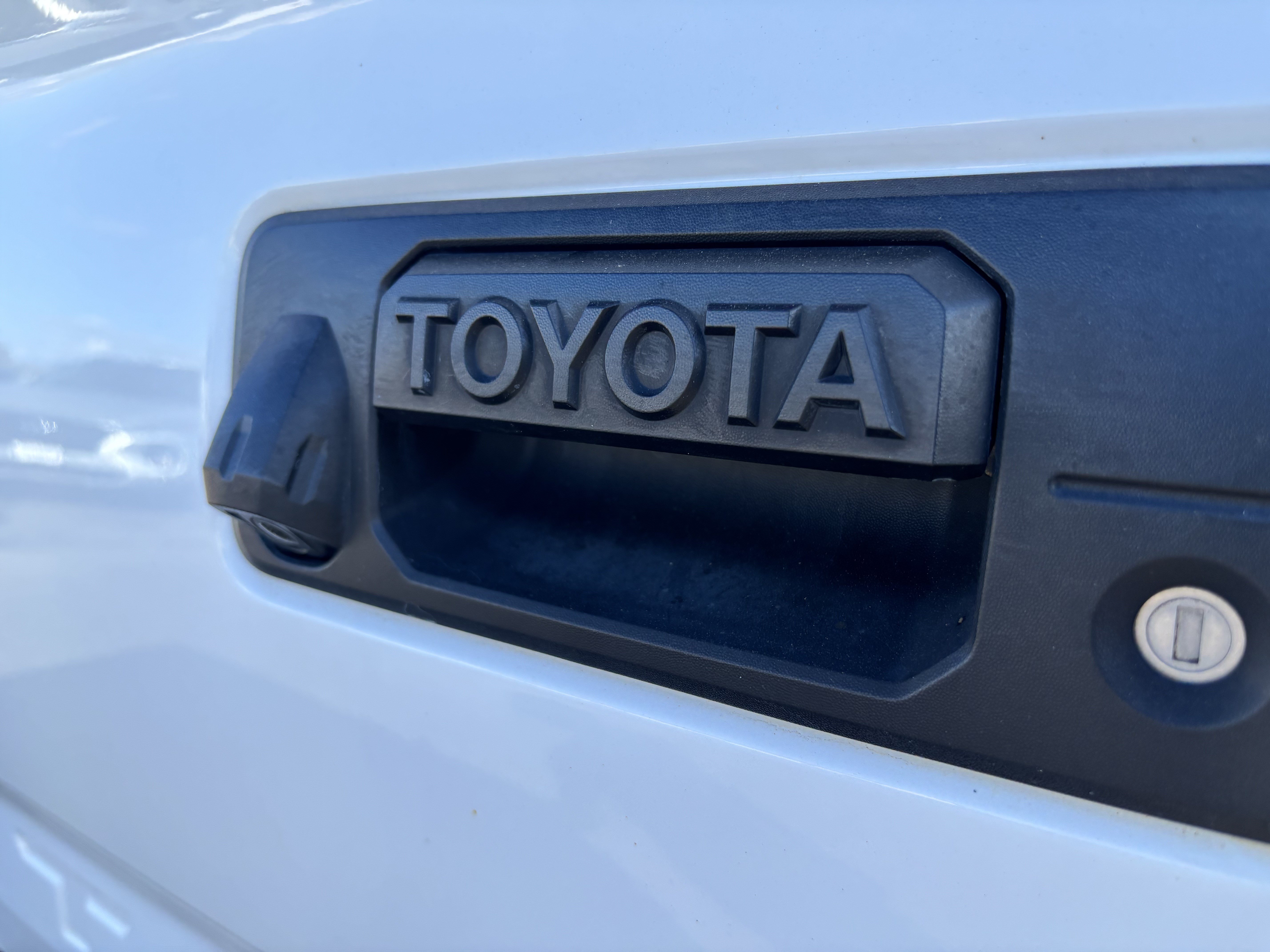 Used 2021 Toyota Tacoma TRD Off-Road w/ Technology Package AWD/4WD image 10