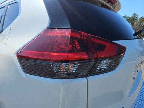 Used 2020 Nissan Rogue SV w/ Premium Package image 37