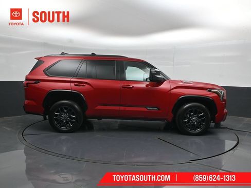 Used 2023 Toyota Sequoia Platinum AWD/4WD image 3