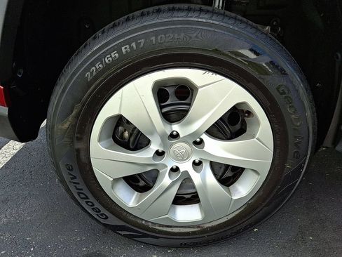 Used 2020 Toyota RAV4 LE AWD/4WD image 8