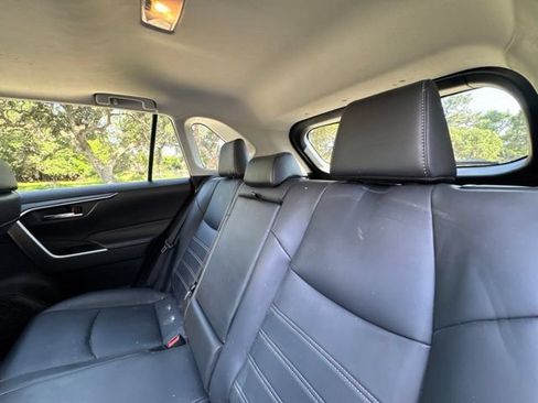 Used 2019 Toyota RAV4 XLE Premium FWD image 11