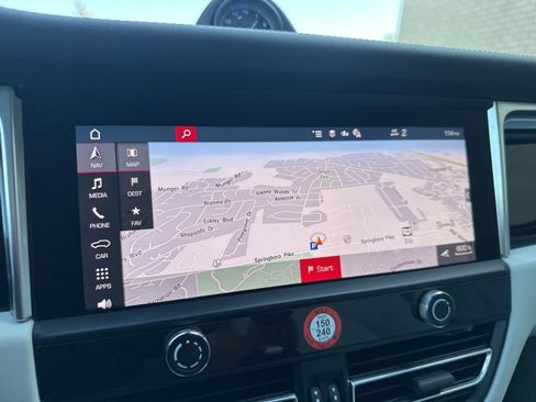 Used 2023 Porsche Macan Turbo image 11