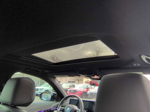 Used 2025 BMW i5 M60 w/ Premium Package image 22