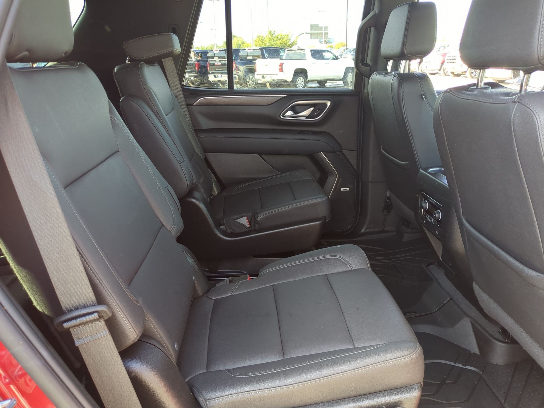 Used 2024 Chevrolet Tahoe LT w/ Luxury Package AWD/4WD image 28