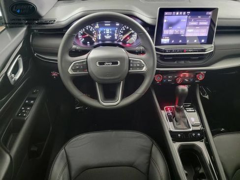 Used 2025 Jeep Compass Trailhawk AWD/4WD image 25