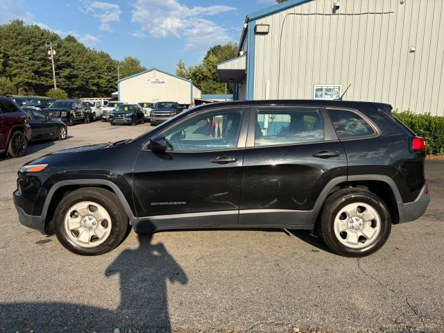 Used 2016 Jeep Cherokee Sport FWD image 2