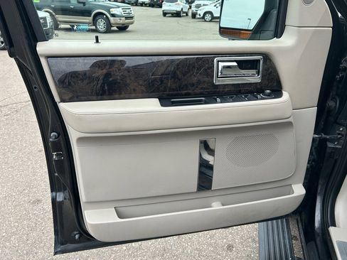 Used 2015 Lincoln Navigator L 4WD image 14