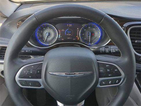 Certified 2024 Chrysler Pacifica Limited image 35