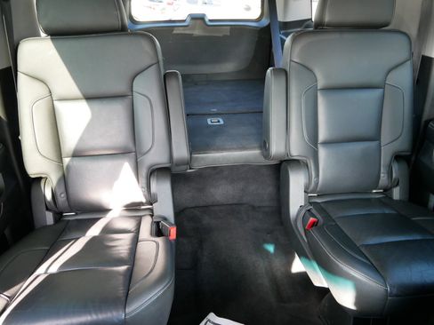 Used 2019 GMC Yukon XL SLT w/ Open Road Package AWD/4WD image 14