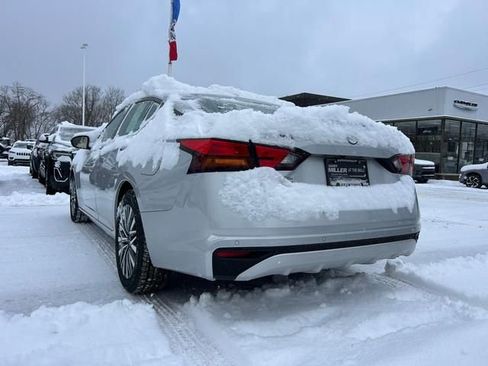 Used 2023 Nissan Altima 2.5 SV FWD image 5