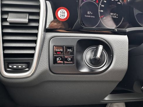 Used 2019 Porsche Cayenne image 29