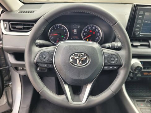 Used 2022 Toyota RAV4 XLE image 11