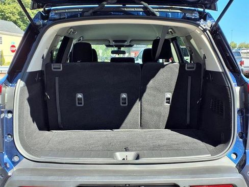Used 2024 Nissan Pathfinder SV image 9