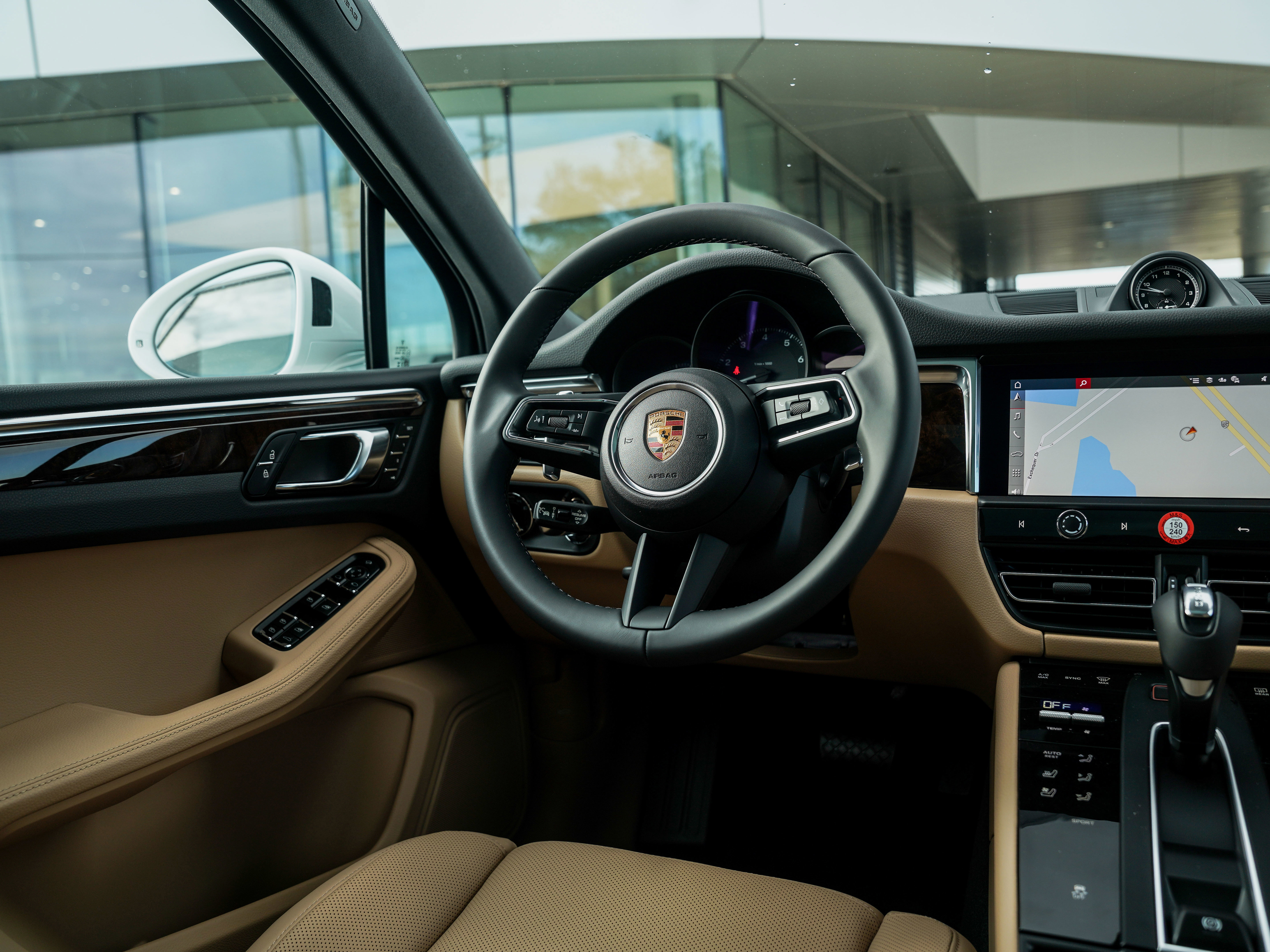 Certified 2026 Porsche Macan AWD/4WD image 24